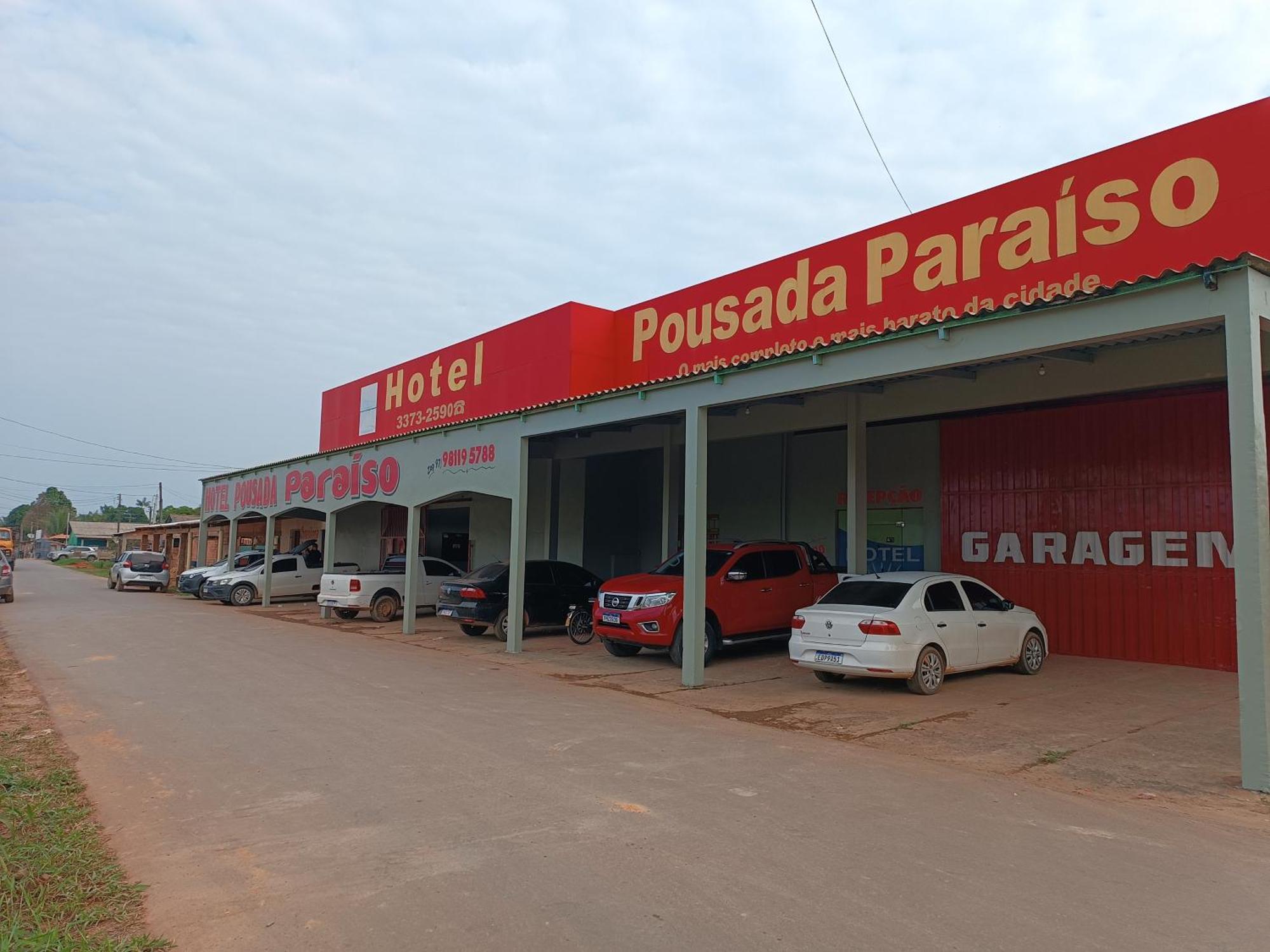 Fachada e garagem